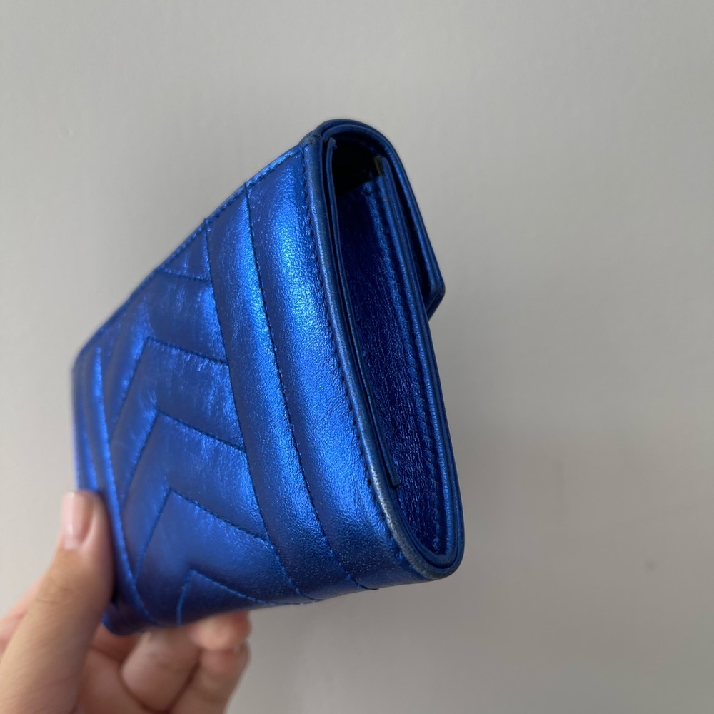 SOLD 💙Cool metallic blue quilted envelope card wallet💙 - Picture 3 of 12
